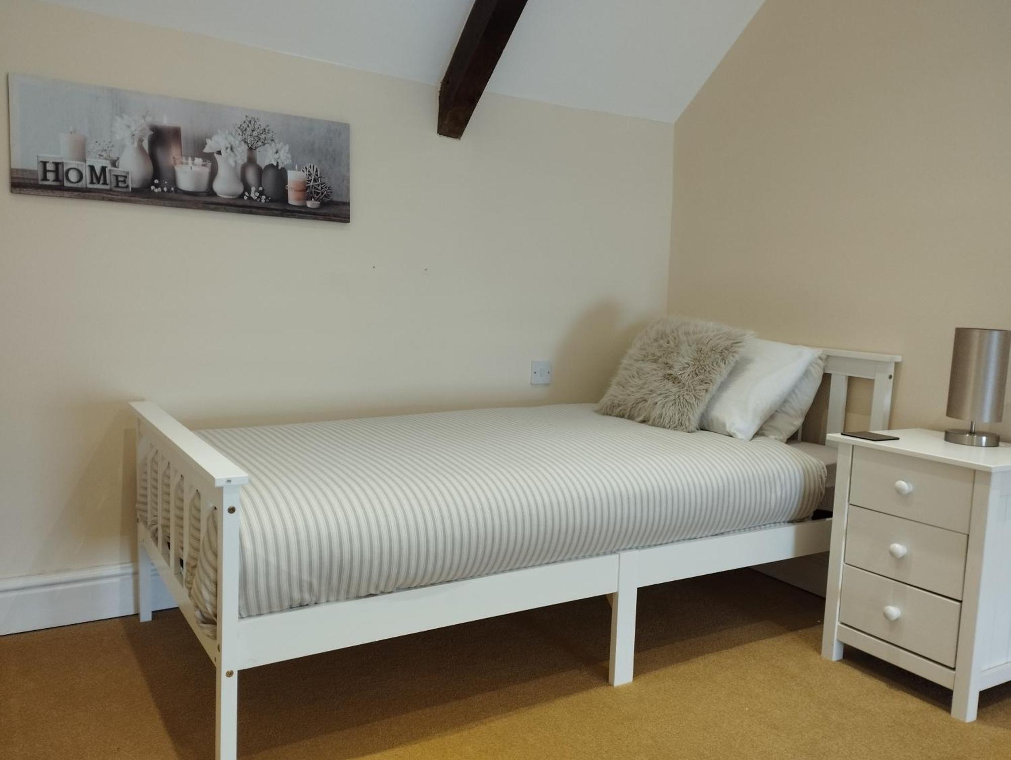 Waterfront Location, Balcony, Sea Views, Free Parking * Milford Haven