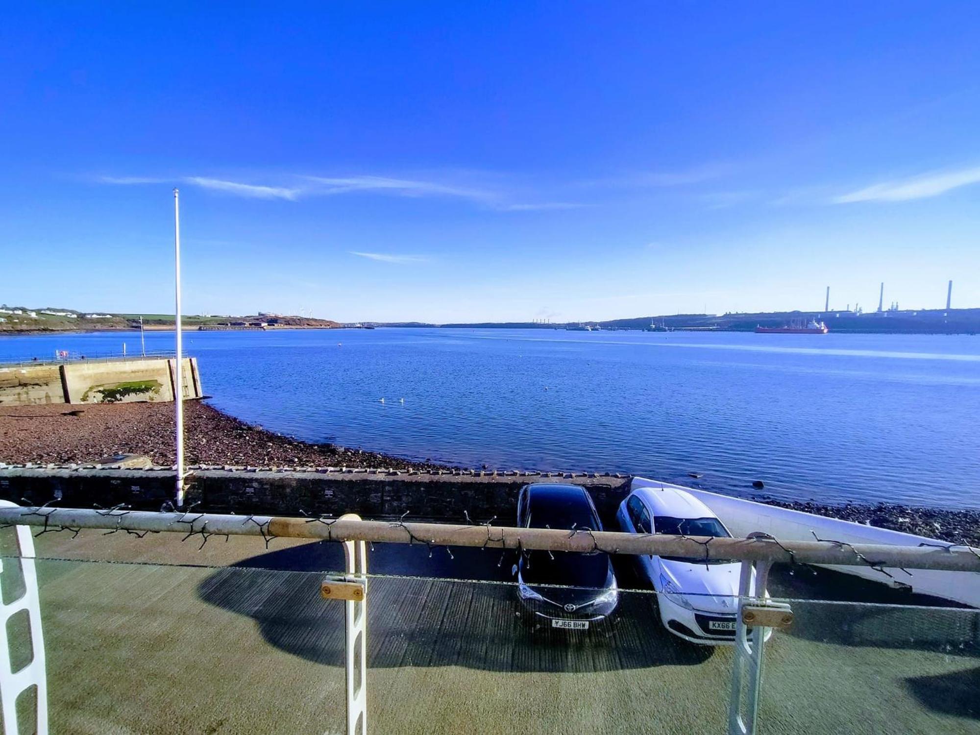 Waterfront Location, Balcony, Sea Views, Free Parking Casa vacanze *