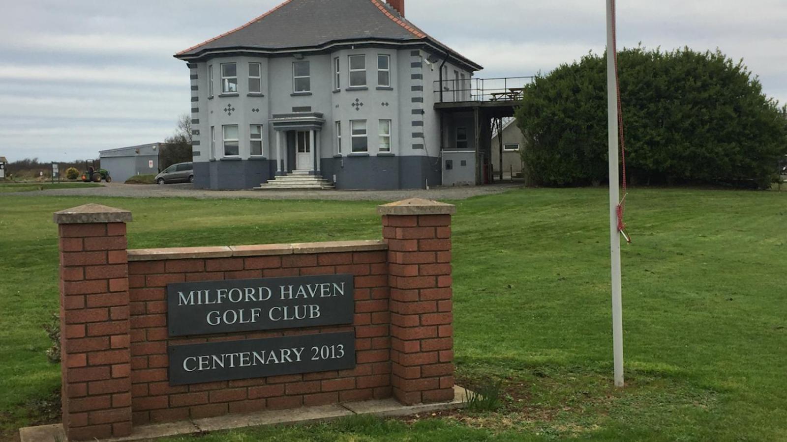 Waterfront Location, Balcony, Sea Views, Free Parking * Milford Haven