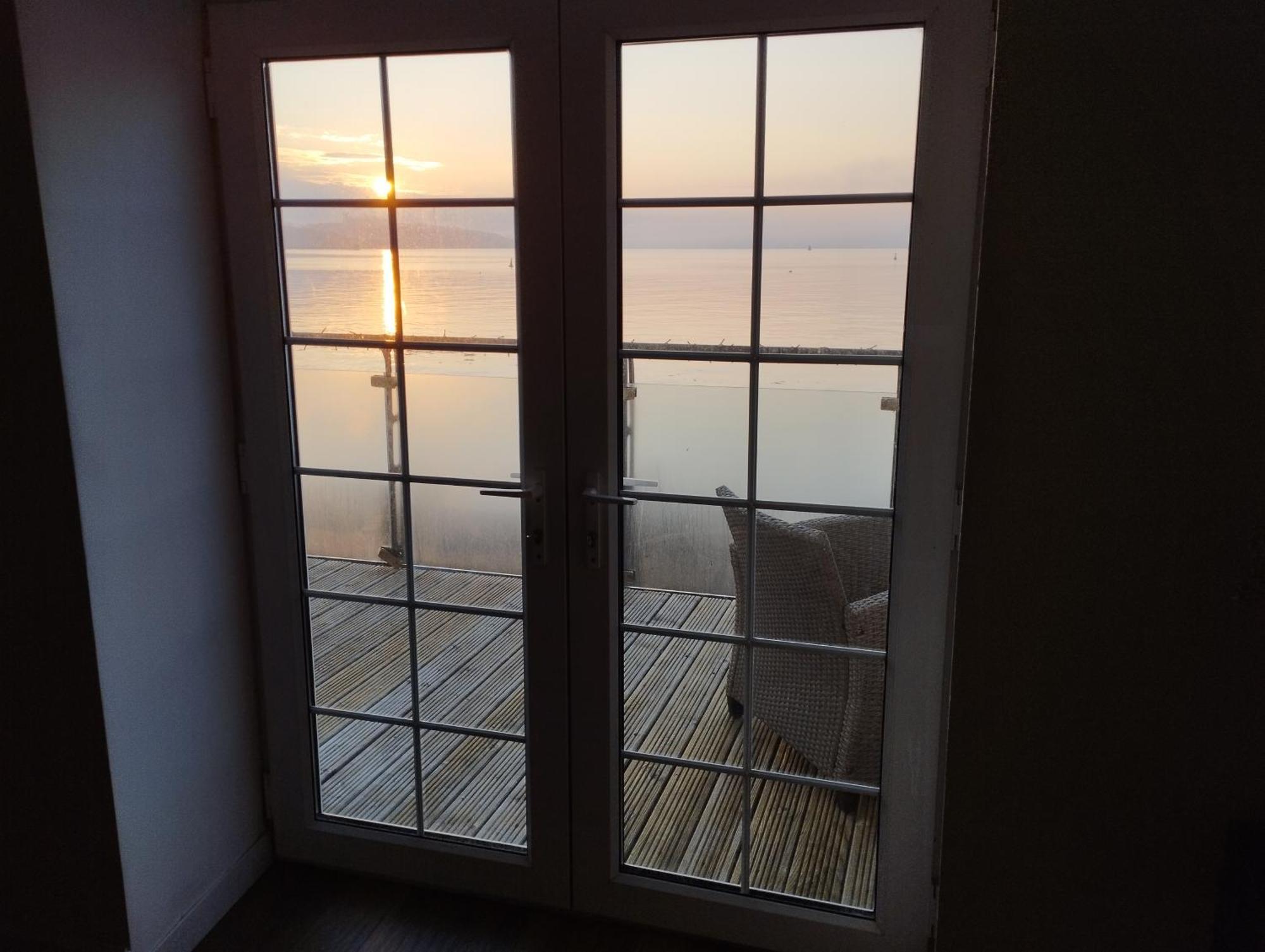 Waterfront Location, Balcony, Sea Views, Free Parking Casa vacanze