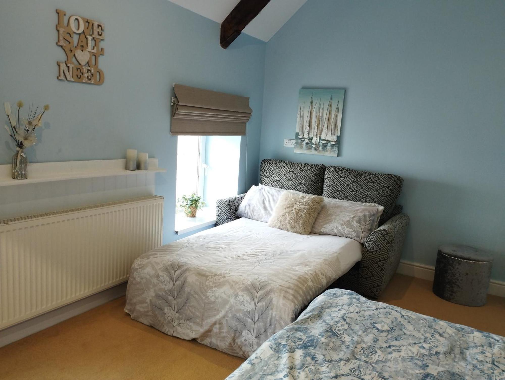 Waterfront Location, Balcony, Sea Views, Free Parking *