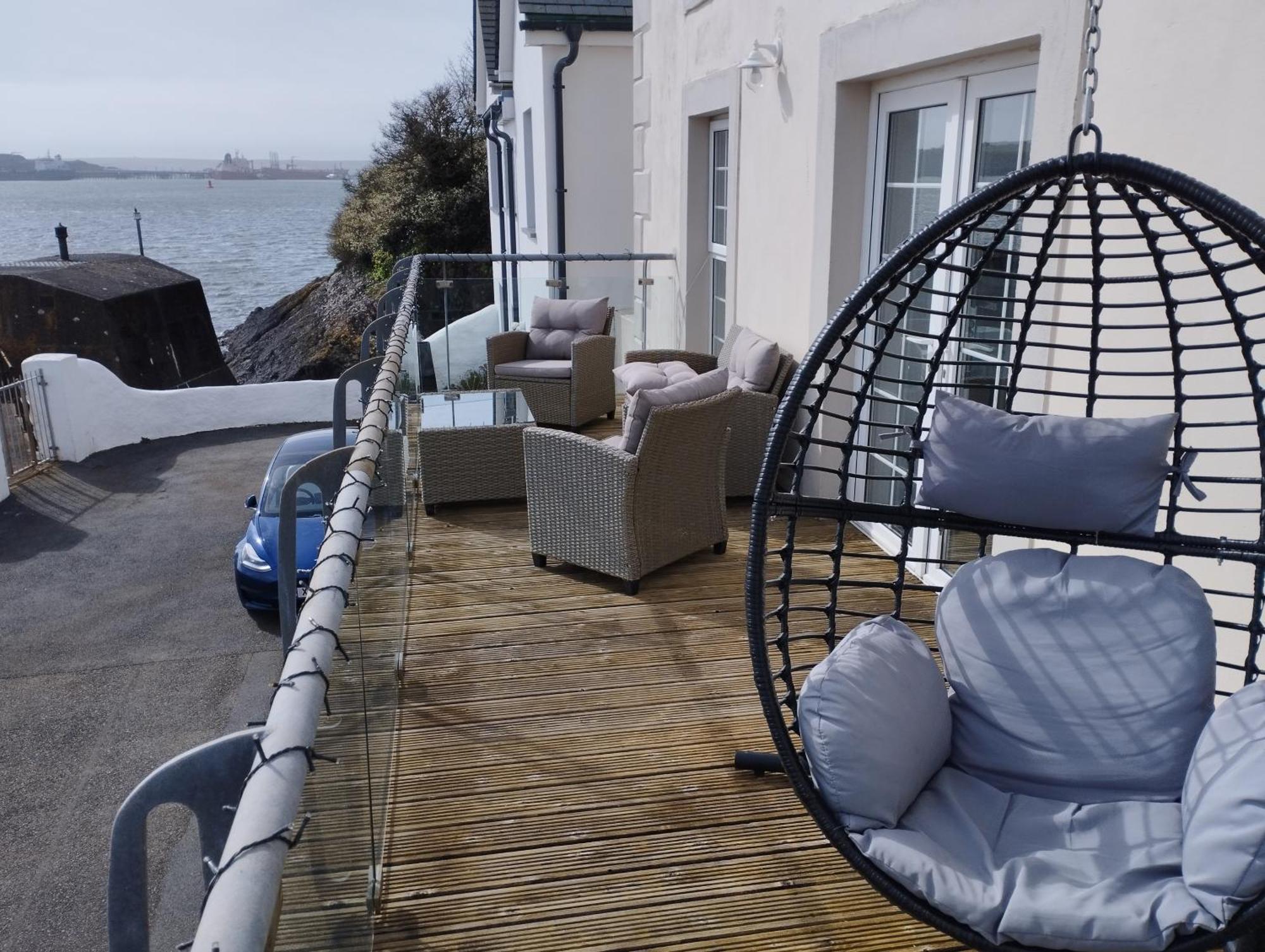 Waterfront Location, Balcony, Sea Views, Free Parking Casa vacanze *
