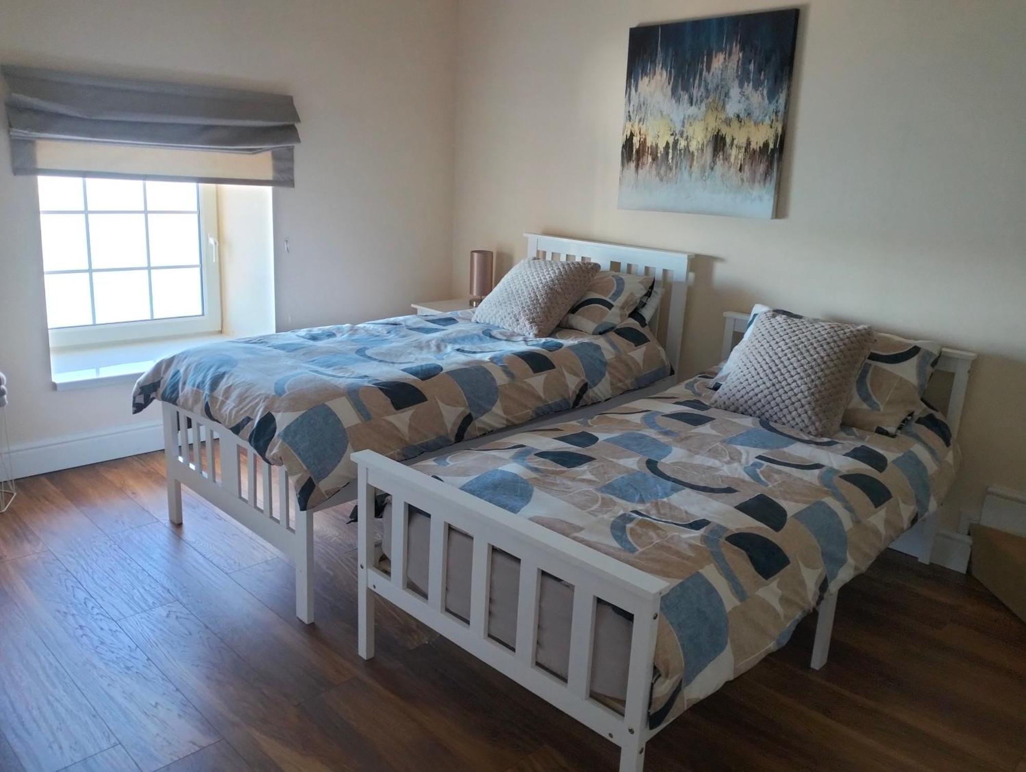 Waterfront Location, Balcony, Sea Views, Free Parking * Milford Haven